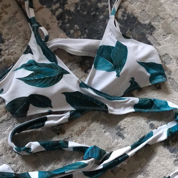 Cupshe Green Leaf Wrap Bikini - Picture 4 of 8